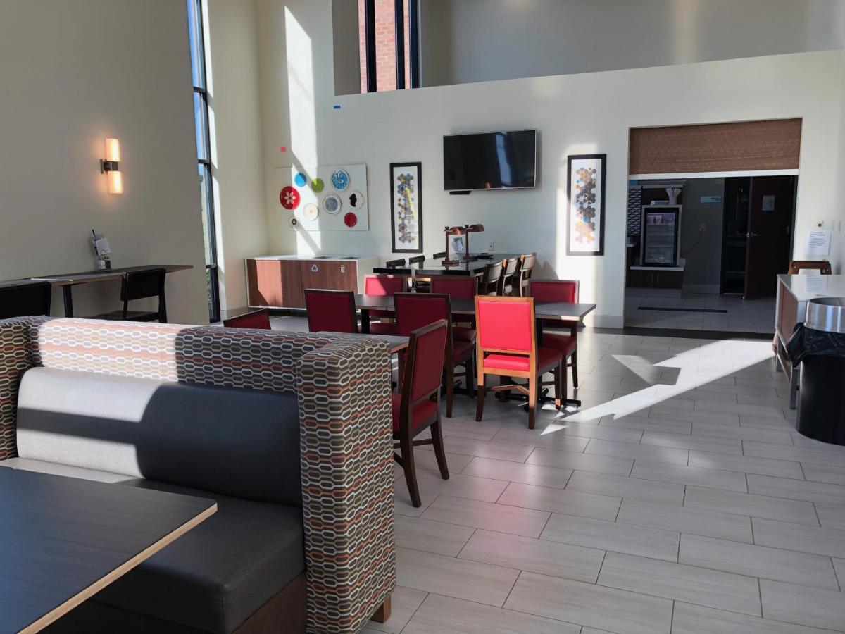 Holiday Inn Express Hotel & Suites Franklin By Ihg Exterior foto